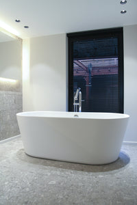 Freestanding Oval Bathtub